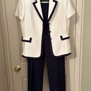 Tahara 2-piece navy/white short-sleeved suit